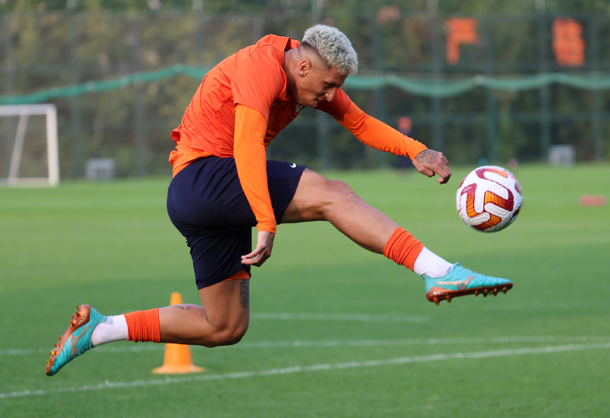 NG体育-关于德罗巴在巴塞罗那比赛中战术调整,势不可挡引发热议!的信息